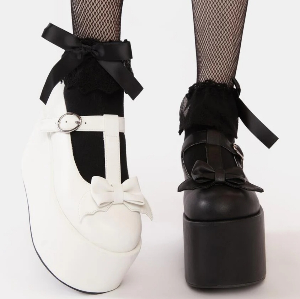 Grave girls platforms